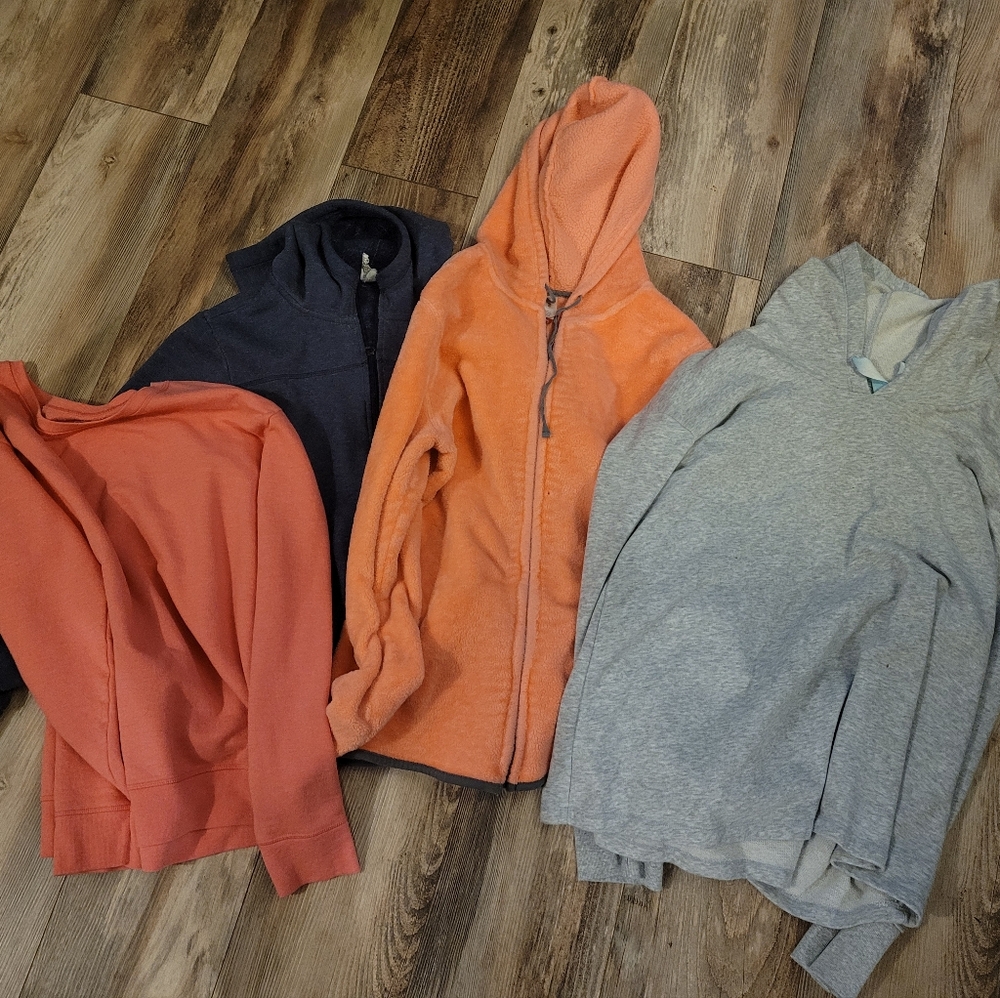 MUST BUNDLE!! Women's Hoodies and swearshirt bundle